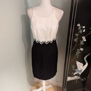 Vintage 90s Women's Medium White & Black Lace Sequin Detail Cocktail Dress 179
